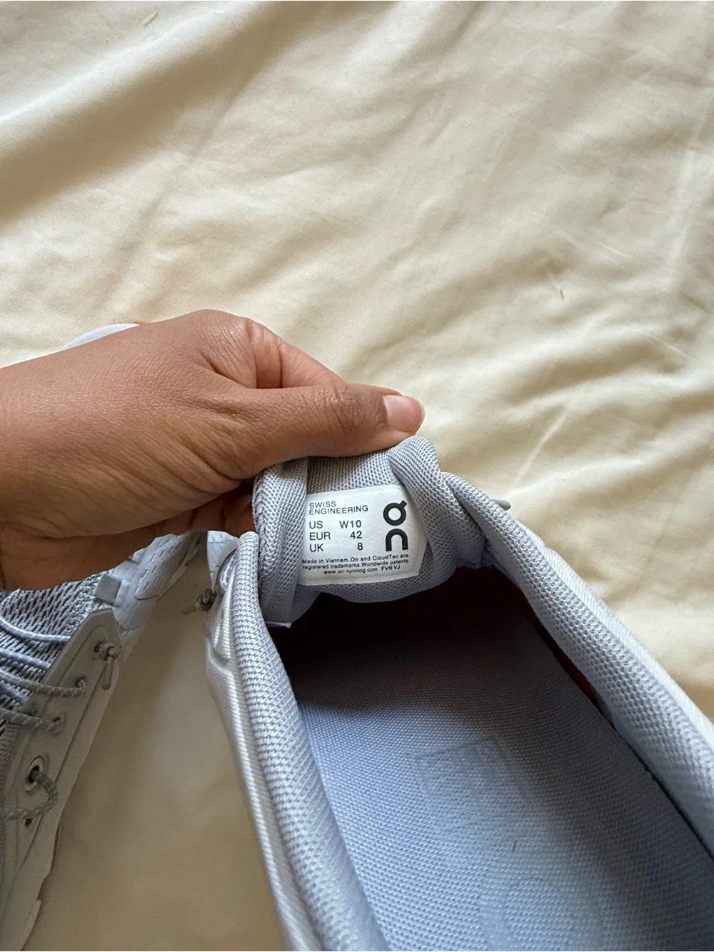 On Running | Cloud Glacier White Trainers | W10